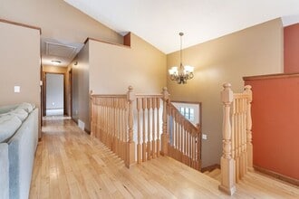 1019 Sunset St in Iowa City, IA - Building Photo - Building Photo