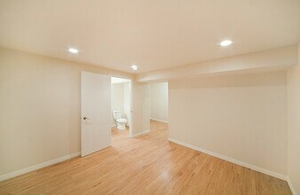 Elmwood Townhomes in Edmonton, AB - Building Photo - Building Photo