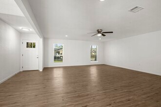 914 Grand Oaks Dr in Houston, TX - Building Photo - Building Photo