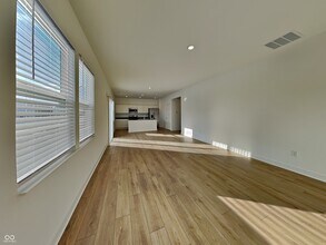 11827 Moorfield Ln in Indianapolis, IN - Foto de edificio - Building Photo