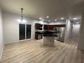 879 SW 14th Plz in Hermiston, OR - Foto de edificio - Building Photo