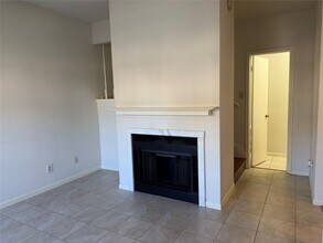 2121 El Paseo St in Houston, TX - Foto de edificio - Building Photo