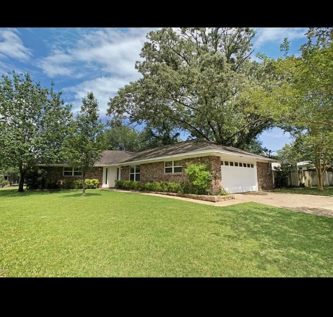 1704 Pat Dr in Gautier, MS - Building Photo - Building Photo