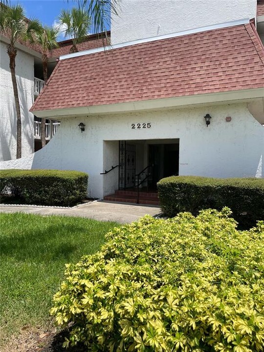 2225 Holden Ave in Orlando, FL - Foto de edificio