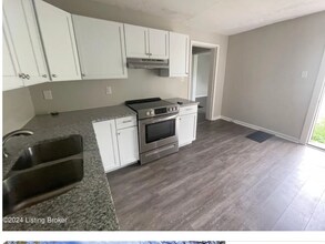 1005 Dixie Hwy in Louisville, KY - Foto de edificio - Building Photo