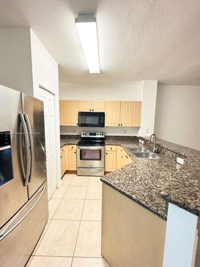 2962 NW 35th Ave in Lauderdale Lakes, FL - Building Photo - Building Photo