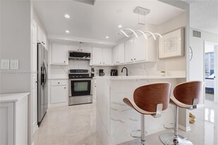 7011 Environ Blvd in Lauderhill, FL - Building Photo
