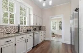 924 E Houston Ave in Crockett, TX - Foto de edificio - Building Photo