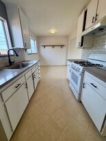 1951 N Ventura Rd in Oxnard, CA - Building Photo