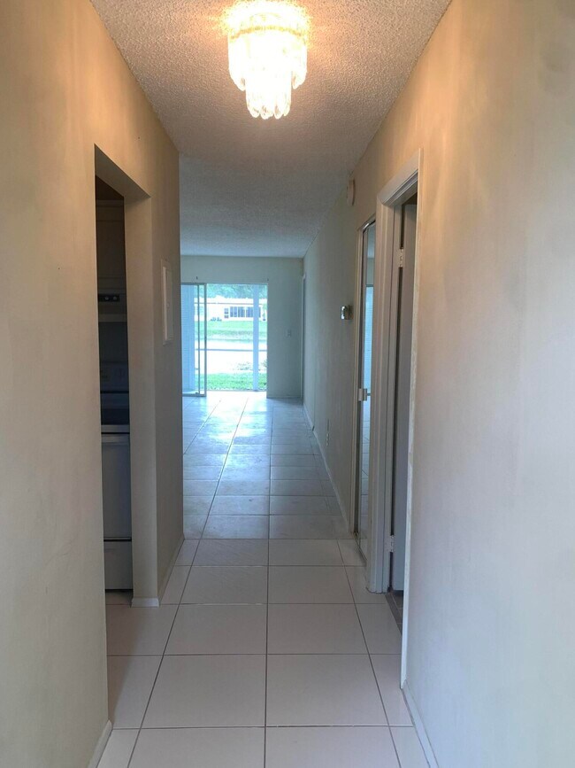 220 Lake Constance Dr in West Palm Beach, FL - Building Photo - Building Photo