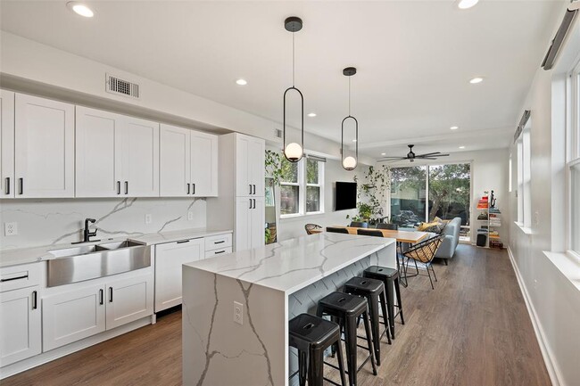 property at 5515 Hudson St
