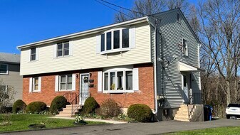 40 Santo Ct in New Britain, CT - Building Photo