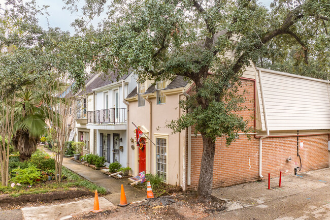 Westbury Gardens Condo in Houston, TX - Building Photo - Building Photo