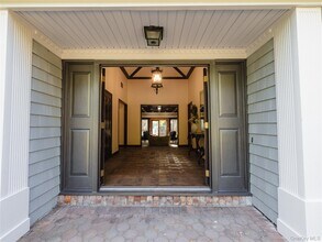 11 Geralind Dr in Syosset, NY - Building Photo - Building Photo