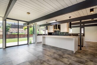 2060 New Brunswick Dr in San Mateo, CA - Building Photo - Building Photo