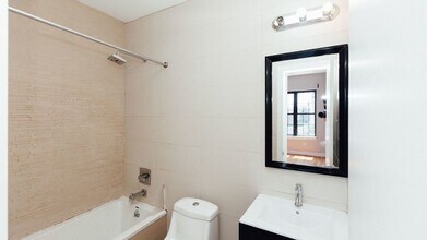 154 Woodward Ave in Queens, NY - Building Photo - Building Photo