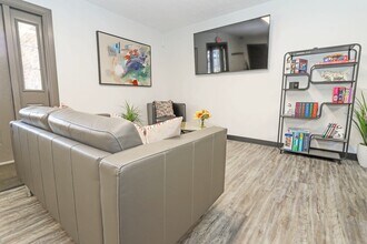 319 Blair Ct in Louisville, KY - Building Photo - Building Photo