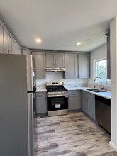15029 Burbank Blvd in Los Angeles, CA - Building Photo - Building Photo