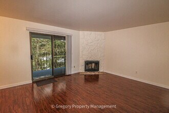 12029 NE 100th Pl in Kirkland, WA - Building Photo - Building Photo