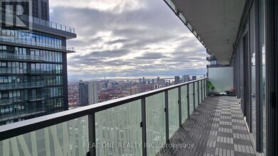 50 Charles St E in Toronto, ON - Building Photo - Building Photo