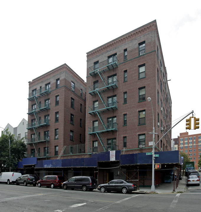 530 E 159th St in Bronx, NY - Foto de edificio