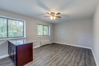 Parkway Gardens Apartments in Greenbelt, MD - Building Photo - Interior Photo