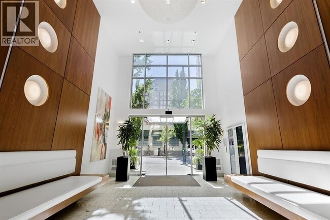 1225 Richards St in Vancouver, BC - Building Photo - Building Photo