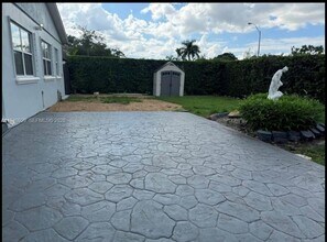 2400 SW 62nd Ave in Miami, FL - Building Photo - Building Photo