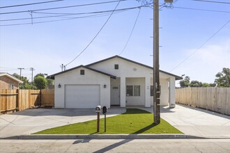 2201 O in Bakersfield, CA - Building Photo - Building Photo