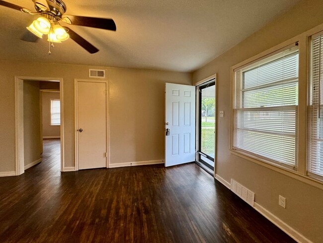 620 Drury Ln in Wichita, KS - Building Photo - Building Photo