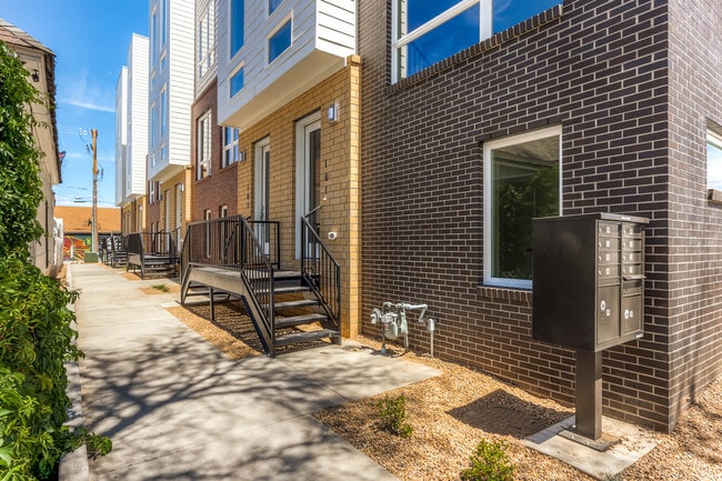 3415 Larimer St, Unit 101 in Denver, CO - Building Photo - Building Photo