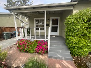 962 Hall St in San Carlos, CA - Building Photo - Building Photo