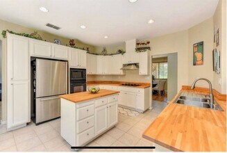 2348 Marina Glen Way in Sacramento, CA - Building Photo - Building Photo