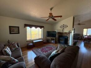 28750 Delaware Dr in Tehachapi, CA - Building Photo - Building Photo