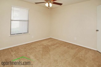 Living Oaks Apartments in Red Oak, TX - Building Photo - Interior Photo