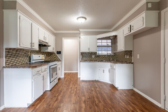 648 Moraine Ave in Midwest City, OK - Foto de edificio - Building Photo