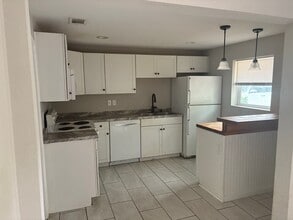 652 Blakely Ave in Crestview, FL - Building Photo - Building Photo