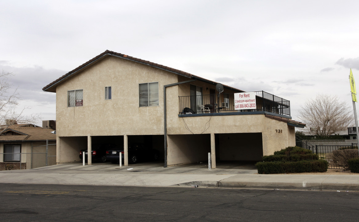 731 Upton Dr in Barstow, CA - Foto de edificio