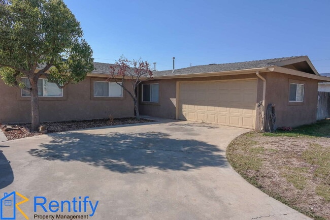 6709 Cedarcrest Ave in Bakersfield, CA - Building Photo - Building Photo