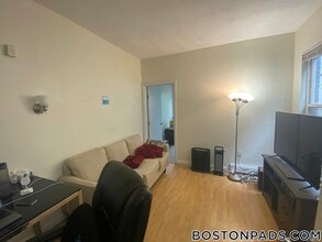59 S Huntington Ave, Unit 2 in Boston, MA - Building Photo - Building Photo