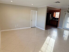 330 N 65th Way in Hollywood, FL - Building Photo - Building Photo