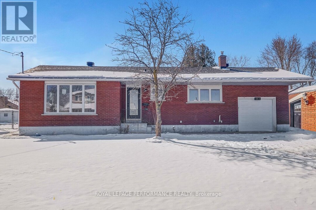 882 Balsam Dr in Ottawa, ON - Building Photo