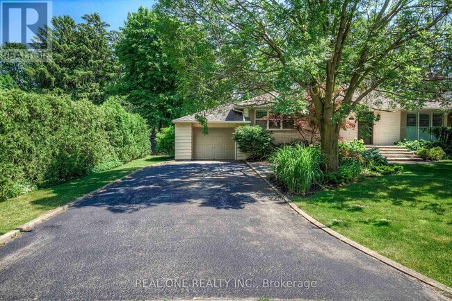 2030 Duncan Rd in Oakville, ON - Building Photo - Building Photo