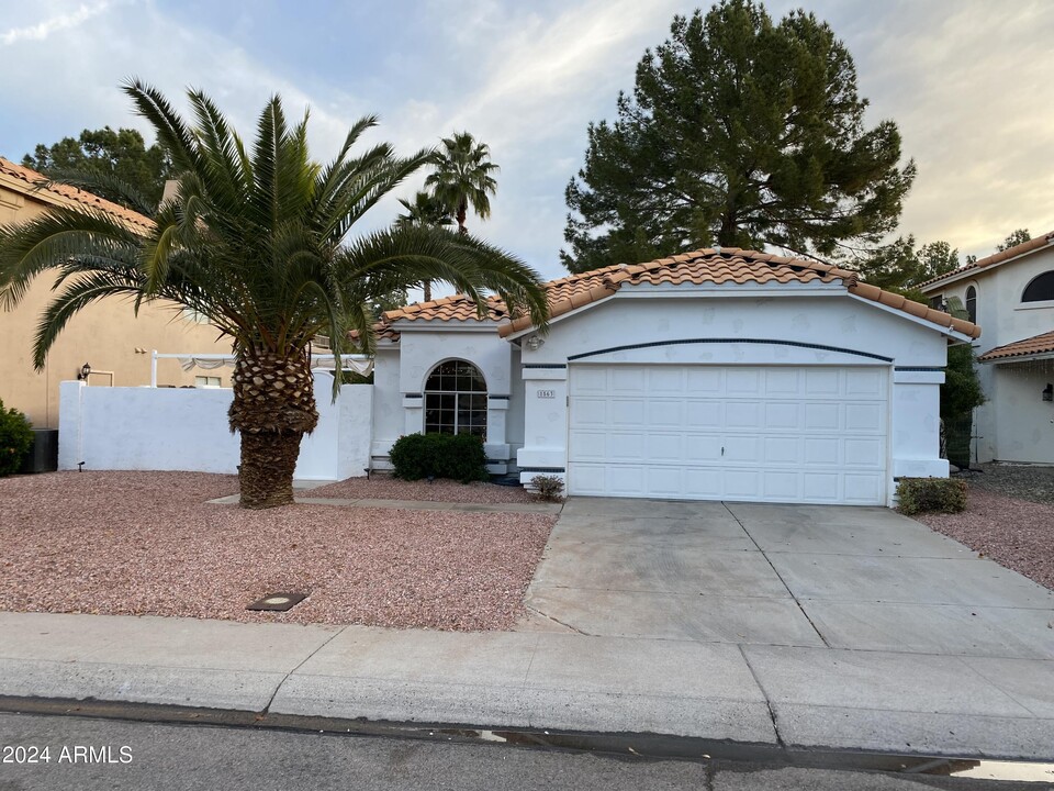 1563 S Pennington Dr in Chandler, AZ - Foto de edificio