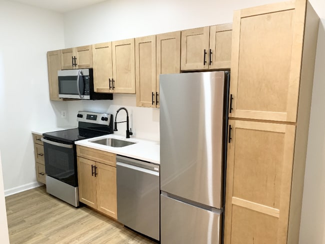 1600 S Charles St in Baltimore, MD - Building Photo - Building Photo