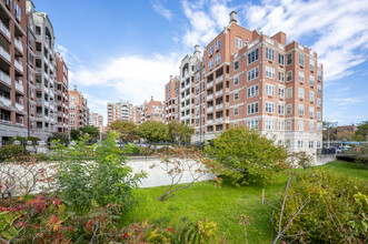 Oceana Condominium in Brooklyn, NY - Building Photo - Building Photo