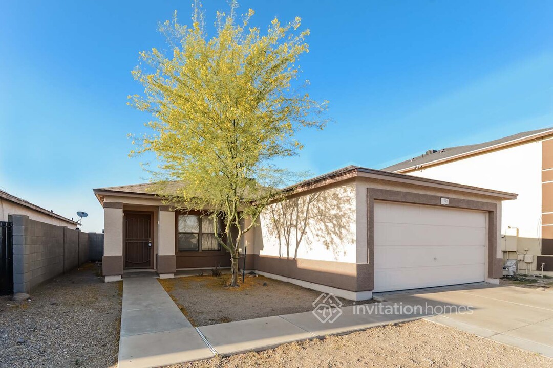 11506 W Windrose Dr in El Mirage, AZ - Building Photo