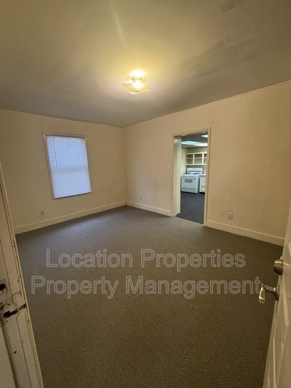 913 New York St in Lawrence, KS - Building Photo - Building Photo