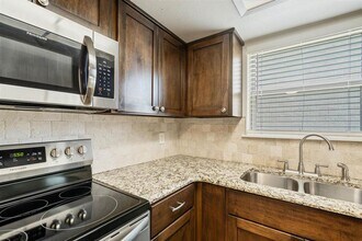 111 Rhonda St in Del Rio, TX - Foto de edificio - Building Photo