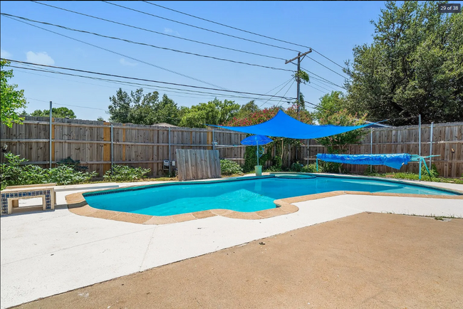 property at 213 Circleview Dr S